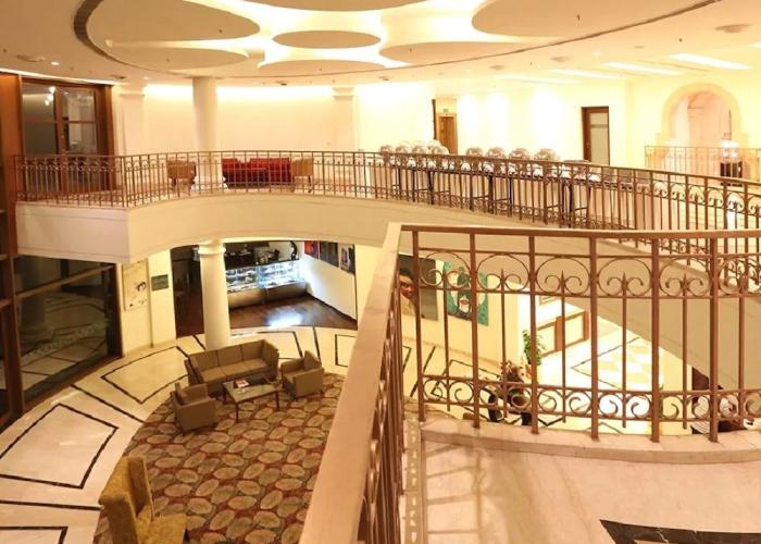 DLF Club 5