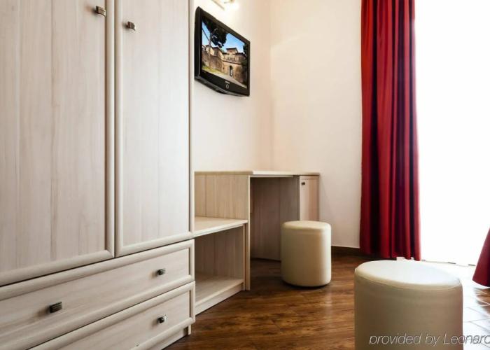 Simon Hotel