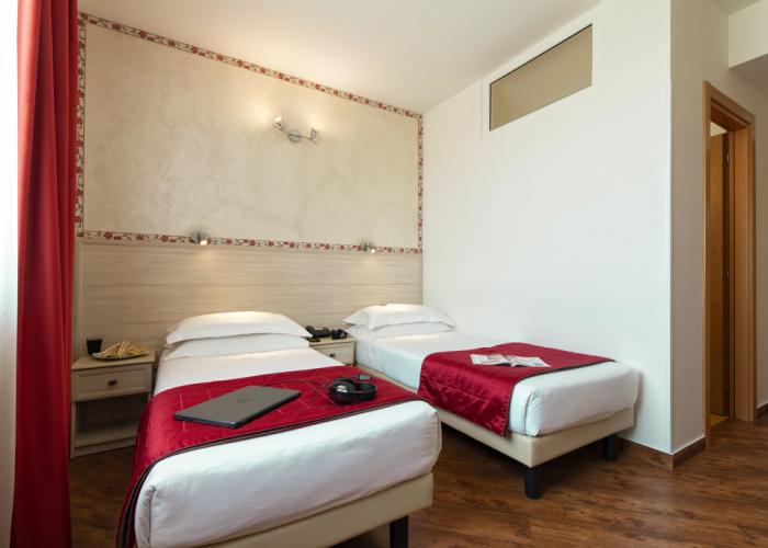 Simon Hotel