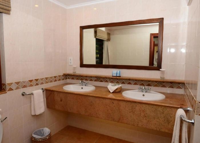 Kilaguni Serena Safari Lodge