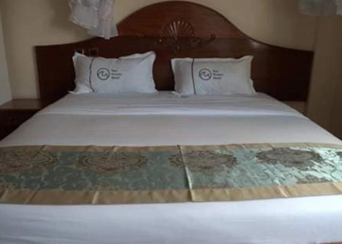 Two Oceans Hotel-Voi