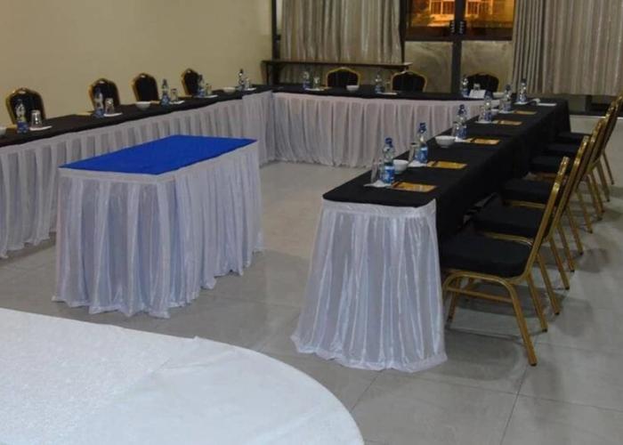 Two Oceans Hotel-Voi