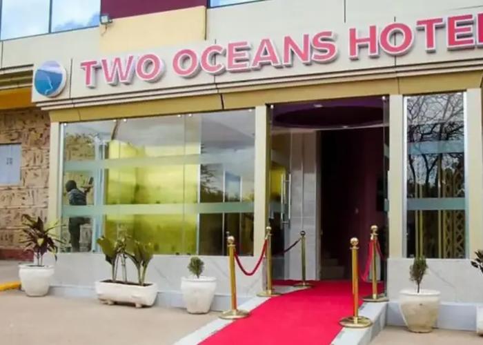 Two Oceans Hotel-Voi