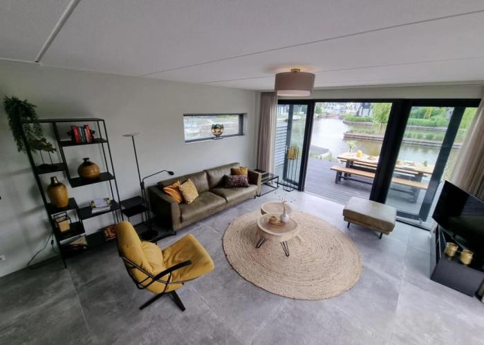 Luxurious Detached Water Villa With Jetty