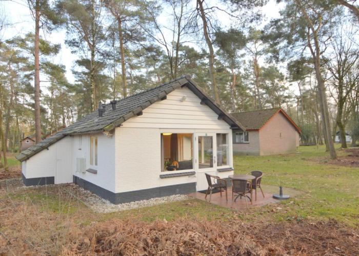Completely Detached Bungalow in a Nature-filled Park by a Large fen