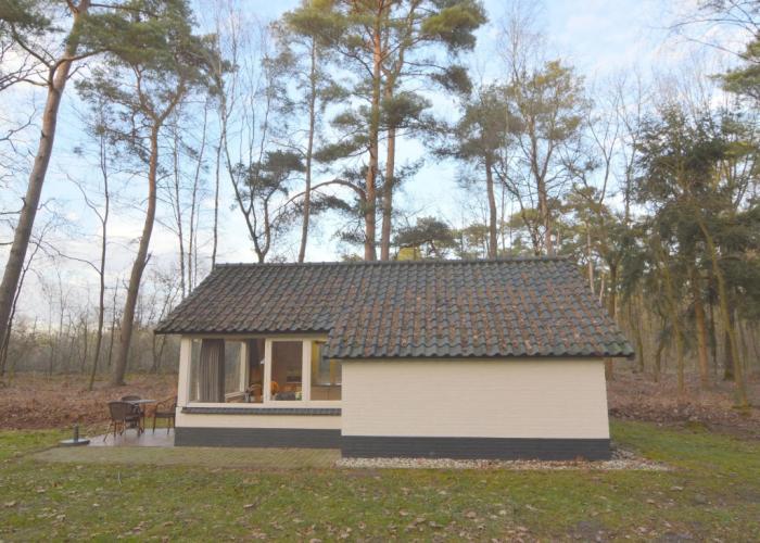 Completely Detached Bungalow in a Nature-filled Park by a Large fen