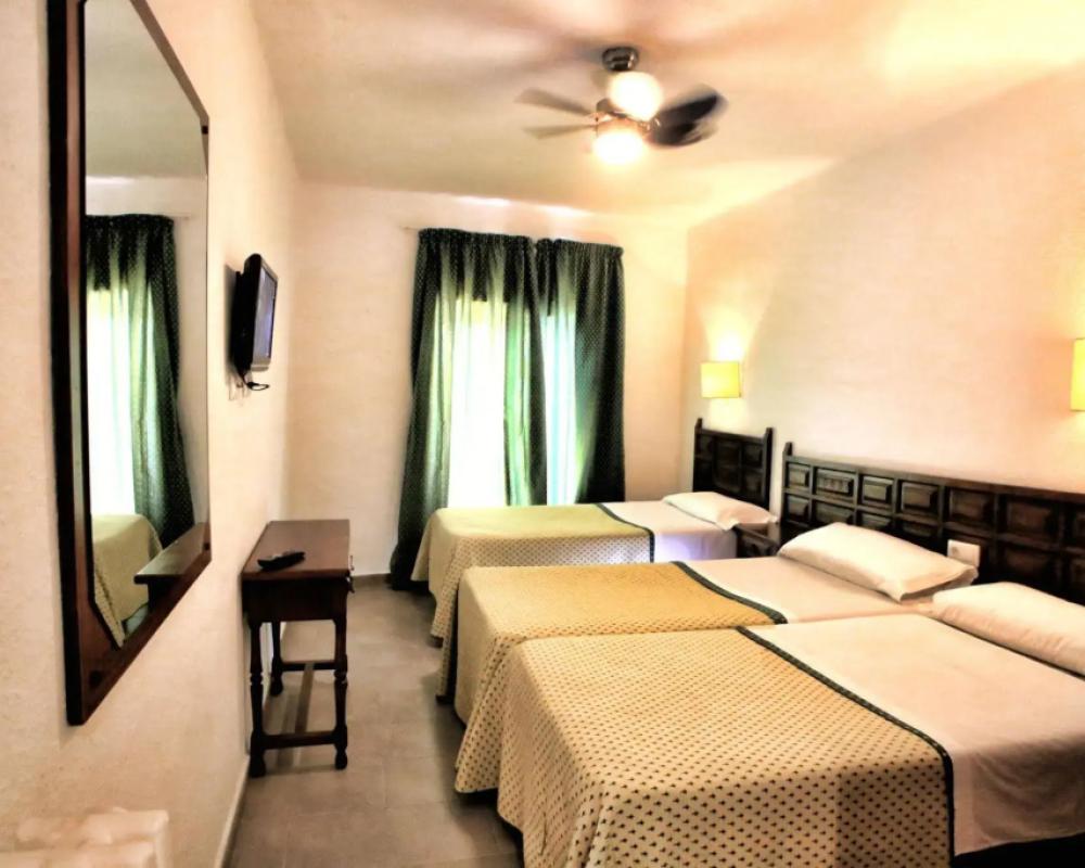 фото Hostal Isabel