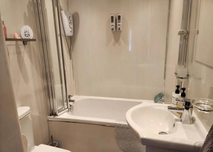 Captivating 2-bed Ground Floor Apartment in Largs