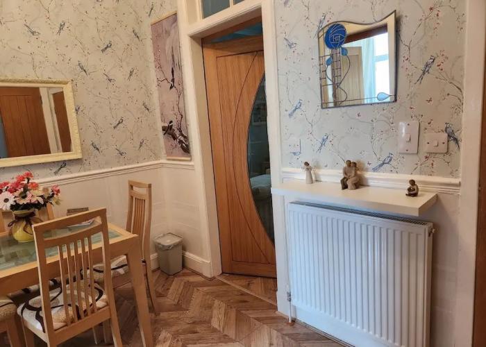 Captivating 2-bed Ground Floor Apartment in Largs