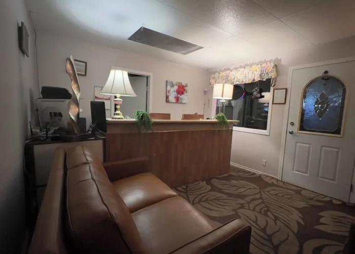 Monashee Motel