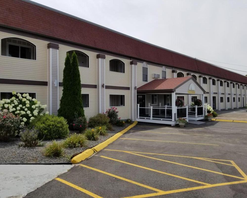 All Seasons Inn and Suites