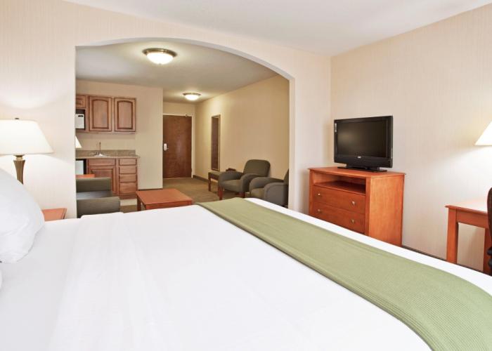 Holiday Inn Express & Suites Howell by IHG