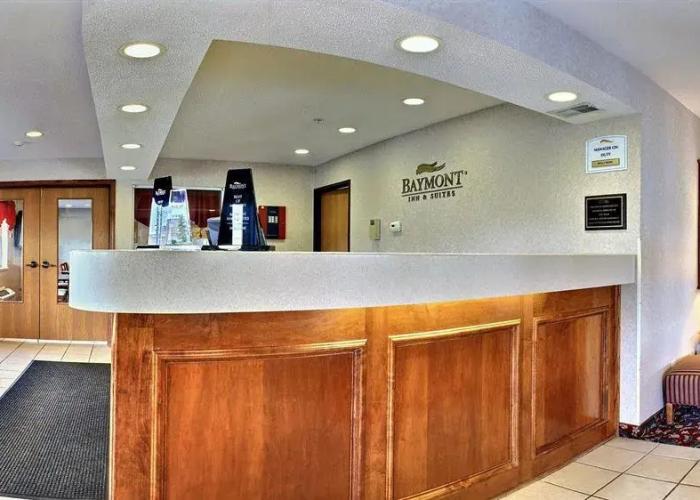 Baymont Inn & Suites Howell/Brighton