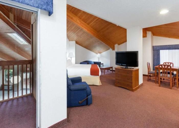 Baymont Inn & Suites Howell/Brighton