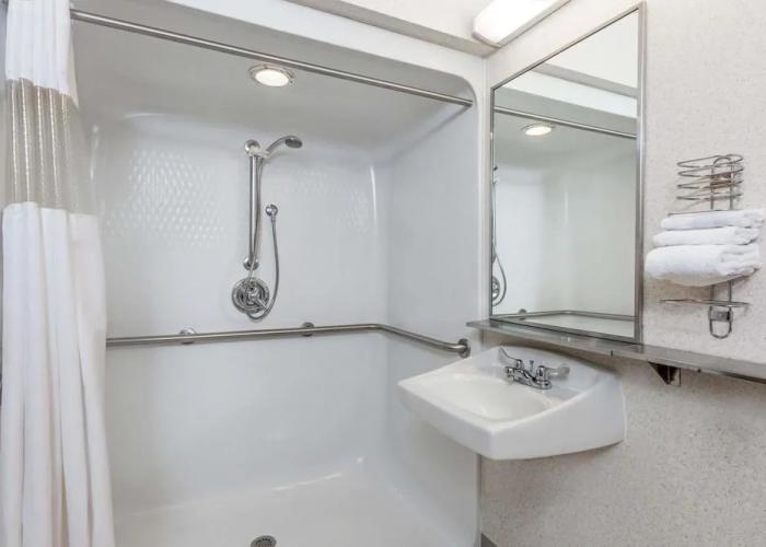 Baymont Inn & Suites Howell/Brighton