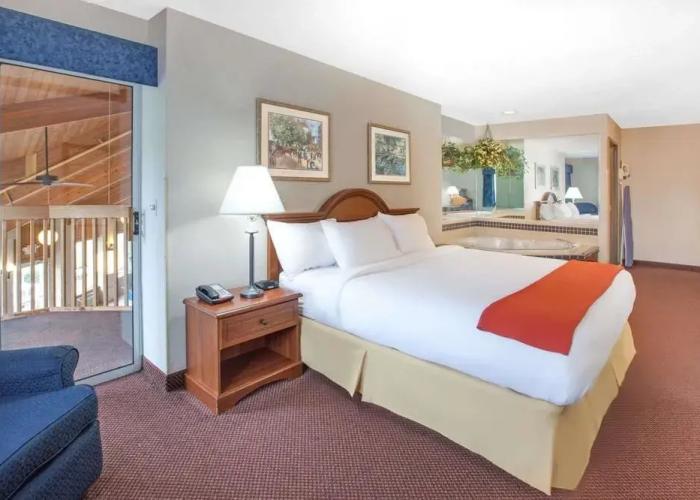 Baymont Inn & Suites Howell/Brighton