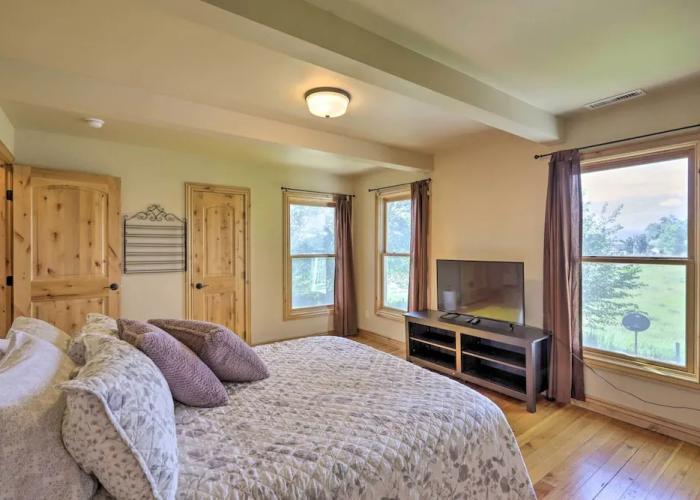 Fruita Victorian Home w/ Hot Tub + Mountains!