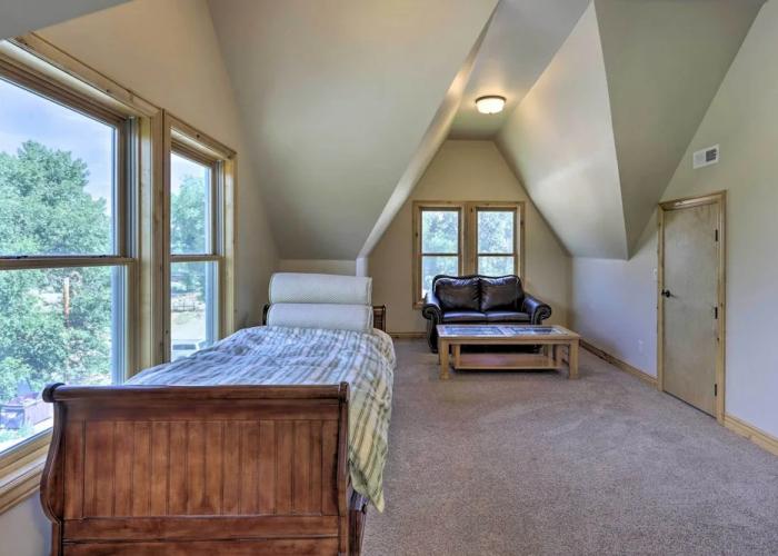 Fruita Victorian Home w/ Hot Tub + Mountains!