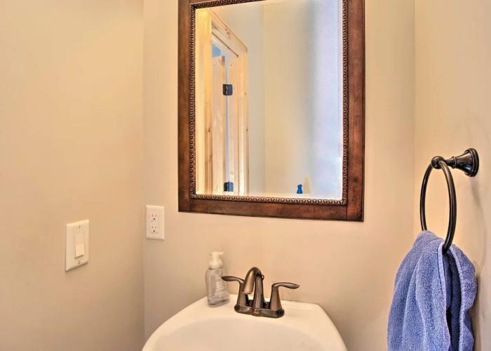 Fruita Victorian Home w/ Hot Tub + Mountains!