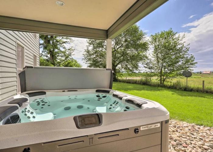 Fruita Victorian Home w/ Hot Tub + Mountains!