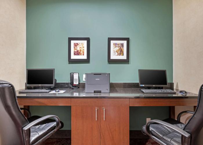 Best Western Plus Howe Inn