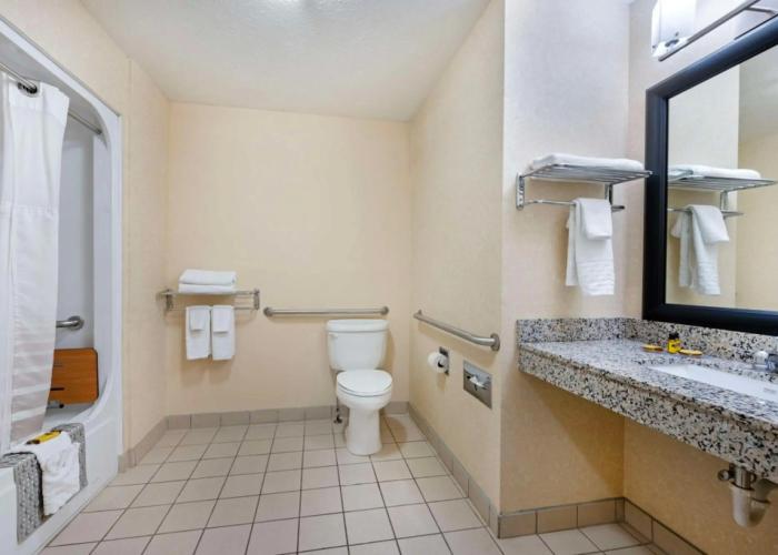 Best Western Plus Howe Inn