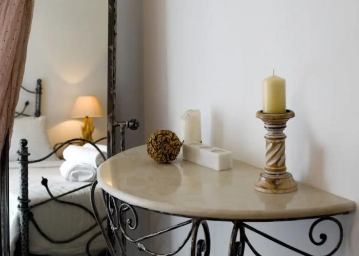 Pithos Apartments