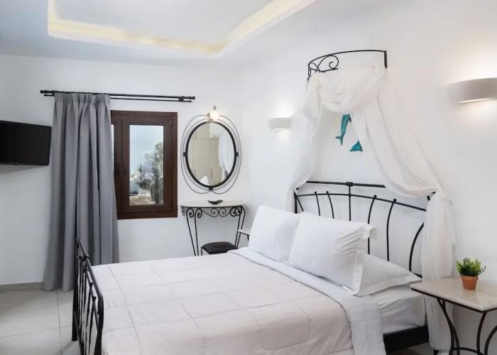Pithos Apartments
