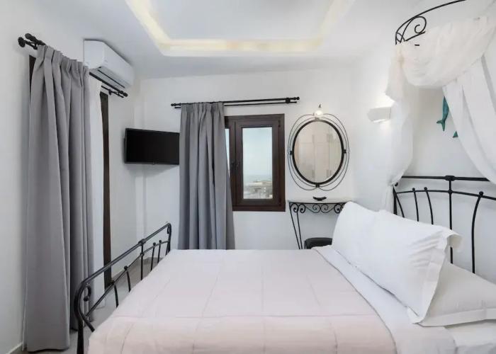 Pithos Apartments