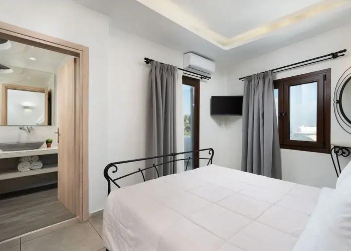 Pithos Apartments