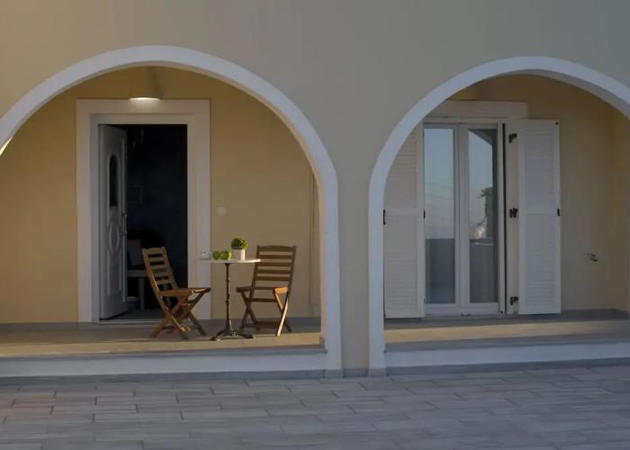 Pithos Apartments
