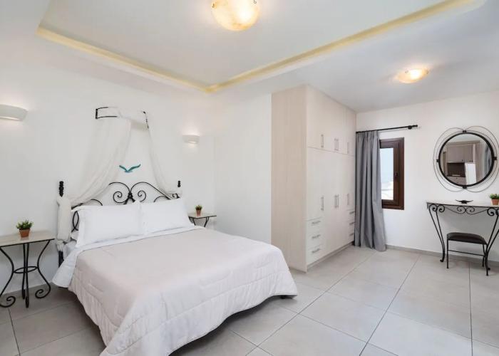 Pithos Apartments