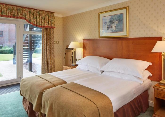Macdonald Elmers Court Hotel