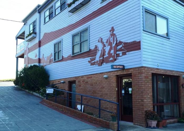 Heritage House Motel & Units