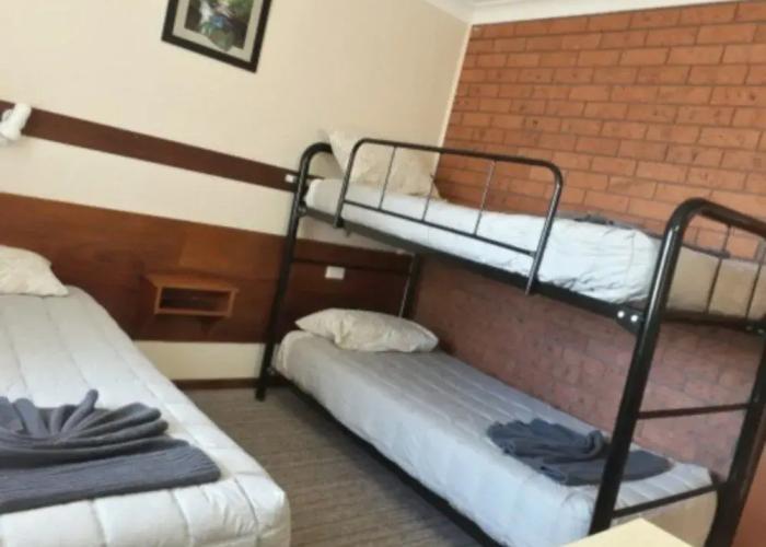 Castlereagh Motor Inn