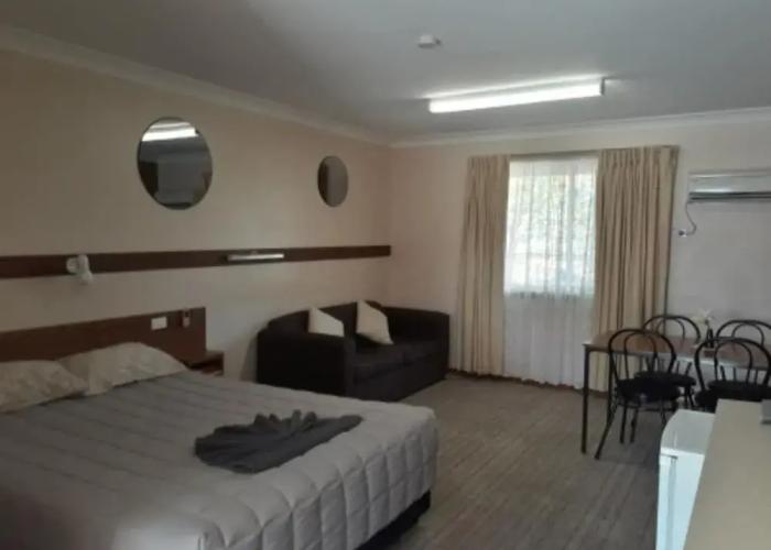 Castlereagh Motor Inn