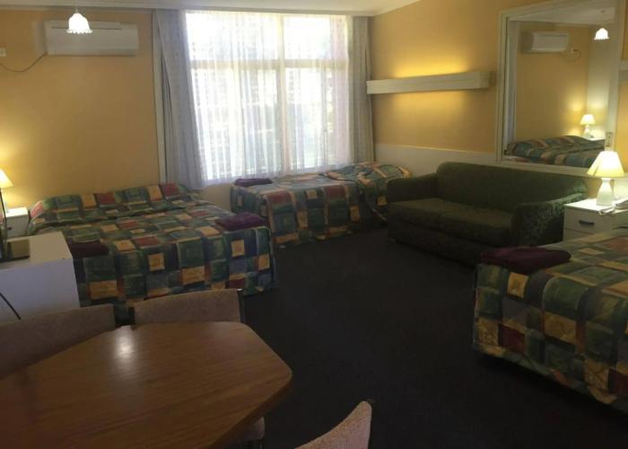 Silver Oaks Motel