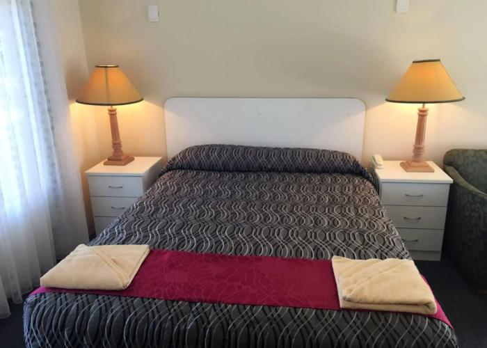 Silver Oaks Motel
