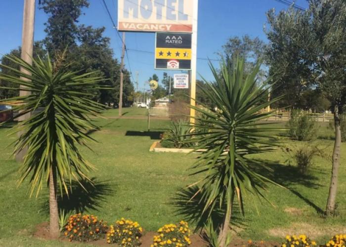 Silver Oaks Motel