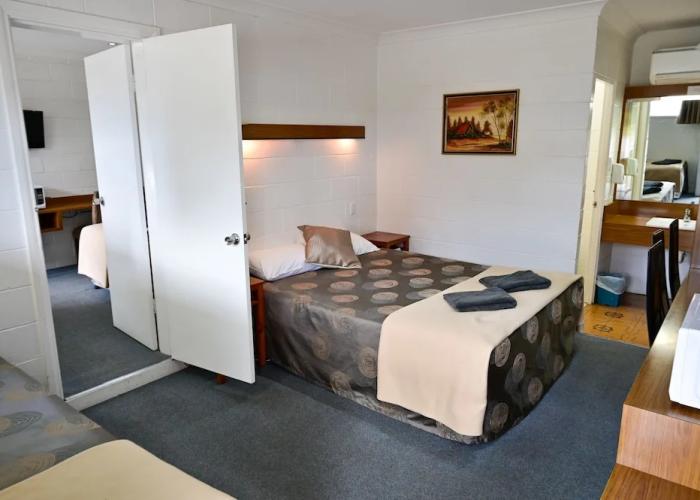 Byer Fountain Motor Inn, Holbrook