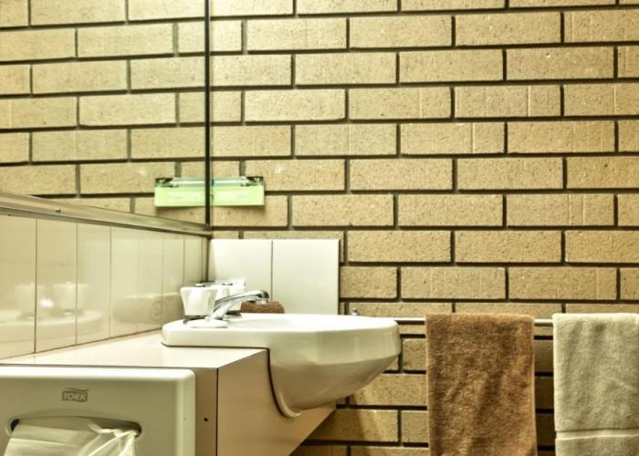Holbrook Town Centre Motor Inn