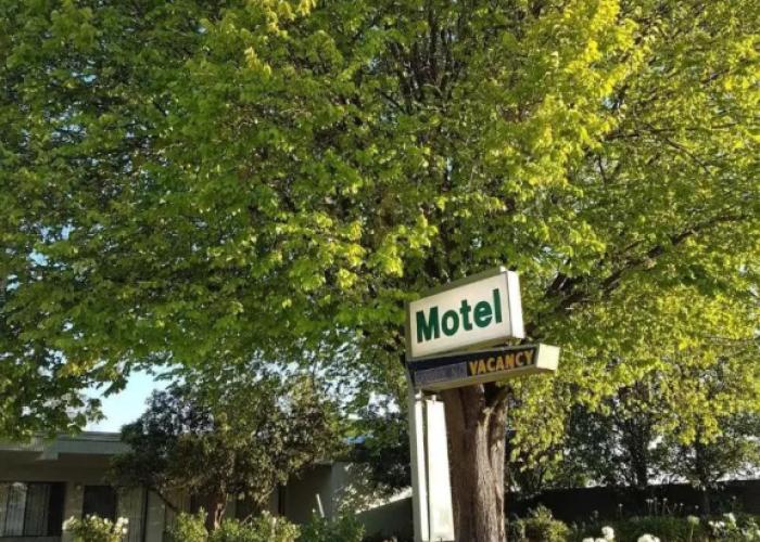 Holbrook SKYE Motel