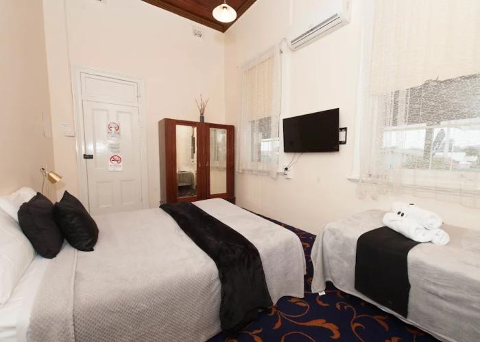 Riverina Hotel