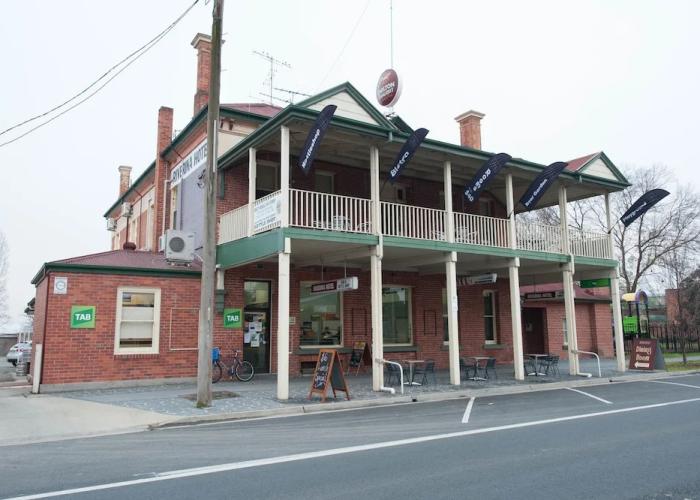 Riverina Hotel