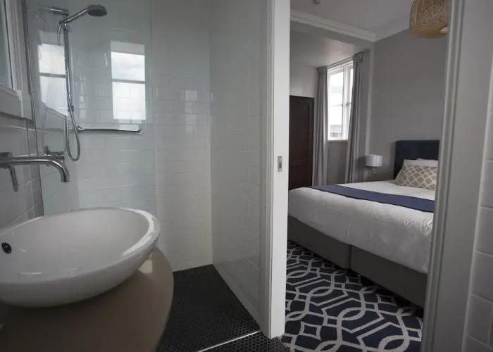 Seabreeze Hotel