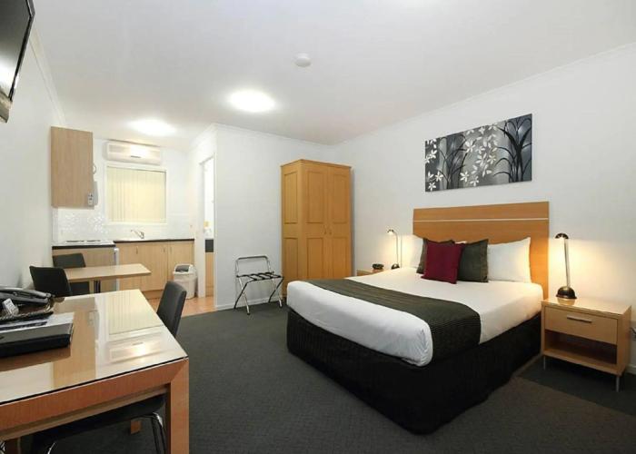 Browns Plains Motor Inn