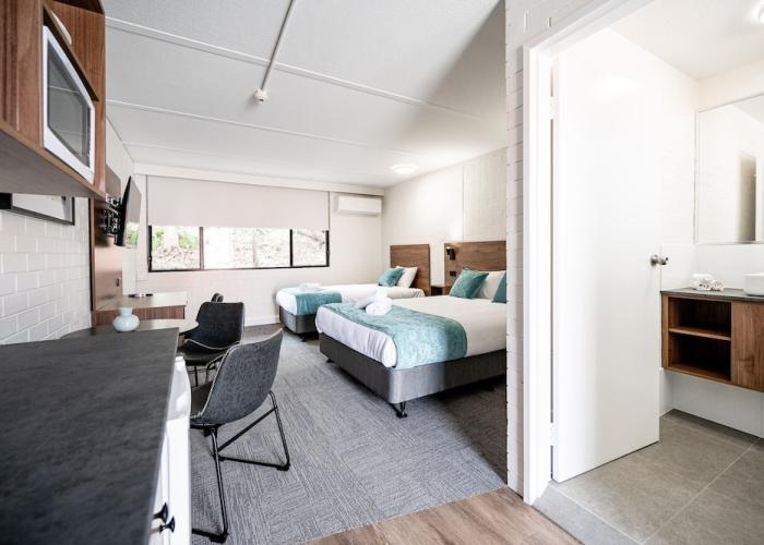 Browns Plains Hotel