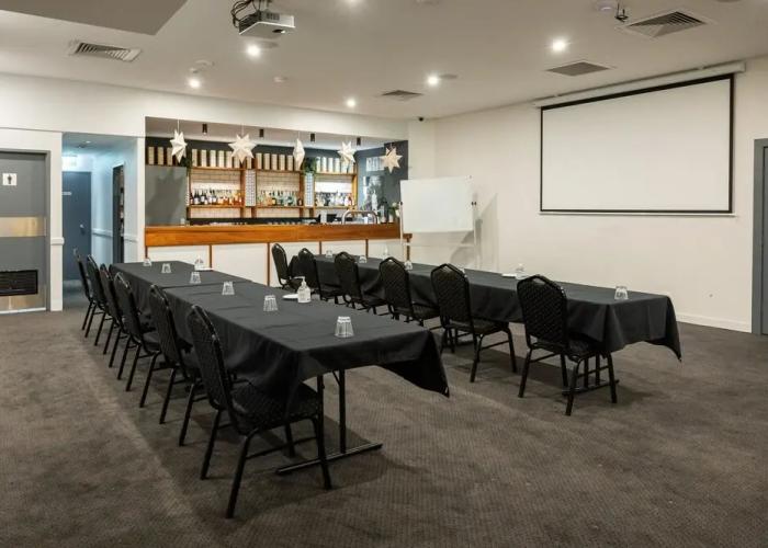 Browns Plains Hotel