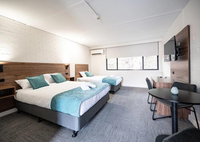 Browns Plains Hotel