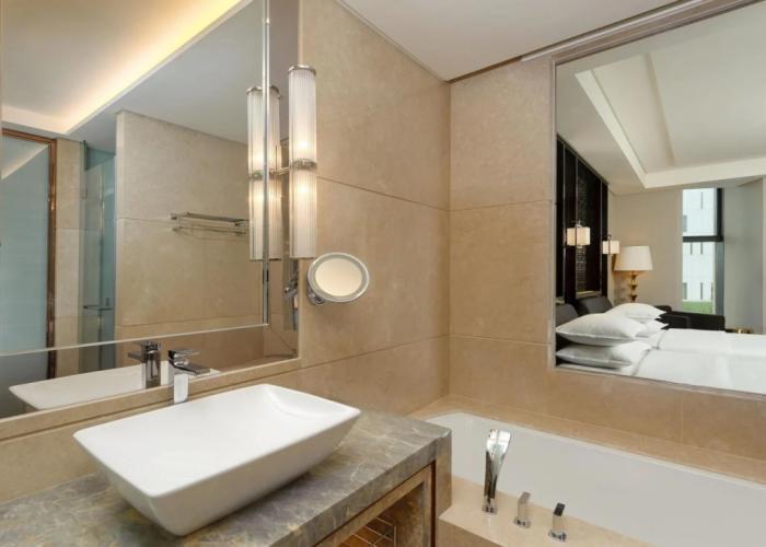Sheraton Changchun Jingyuetan Hotel